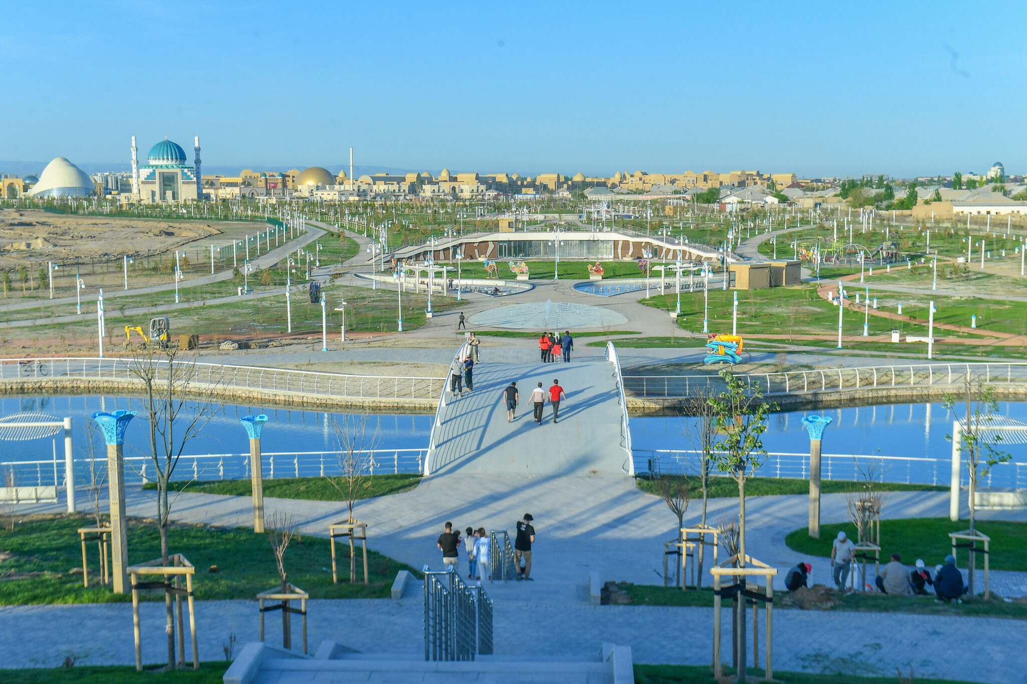 Яссы тараз. Казахстан город Туркестан парк. Туркестан парк первого президента. Туркестан новый парк. Президентский парк Астана.
